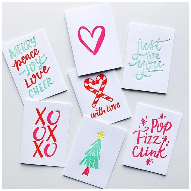 Farverige kort med jule- og kærlighedsbudskaber.