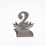 Andenplads metal trofæ med bladdekor