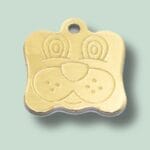 Guldhundevedhæng med sjovt ansigt