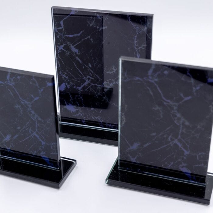 Glasstatuette - Læsø - inkl. Gravering - Hjortlund & Bøgh Gravering - Glas Laeso Lille mellem stor 1 redigeret