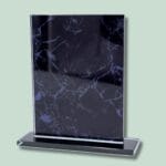 Sort marmorglas på base