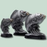 Dekorative fiskestatuer i forskellige størrelser