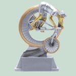 Cykel trofæ med cyklist figur