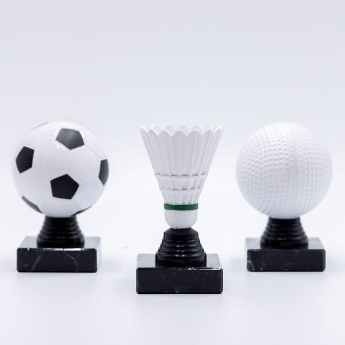 Statuette - Fodboldstøvle og bold - Hjortlund & Bøgh Gravering - golf fodbold fjerbold