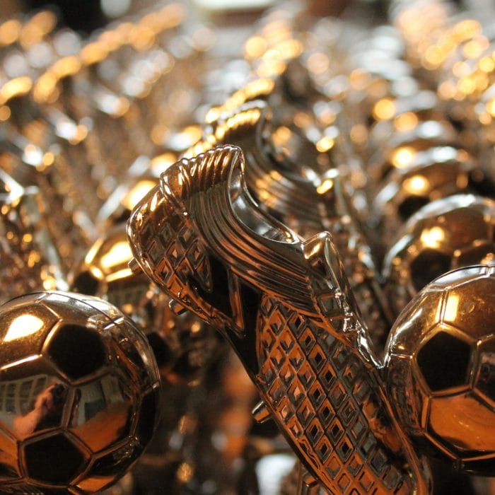 Statuette - Fodboldstøvle - Guld - Hjortlund & Bøgh Gravering - statuette fodbold