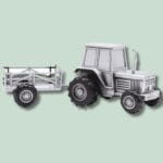 Legetøjstraktor med anhænger på lys baggrund