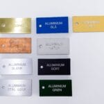 Metalplader med forskellige overflader og farver