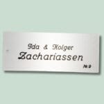 Navneskilt med navnene Ida og Holger Zachariassen.