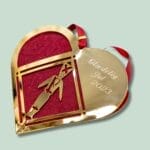 Hjerteformet julepynt med teksten 'Glædelig Jul 2023'.