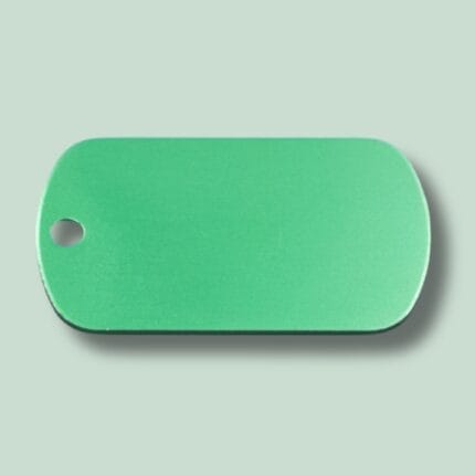 Grøn metalhalskæde med hul til snor.