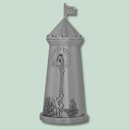 Metalvase med Rapunzel-motiv og dekoreret tårn.