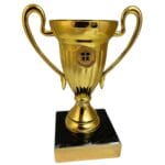 Gyldent pokal med Dronninglund logo