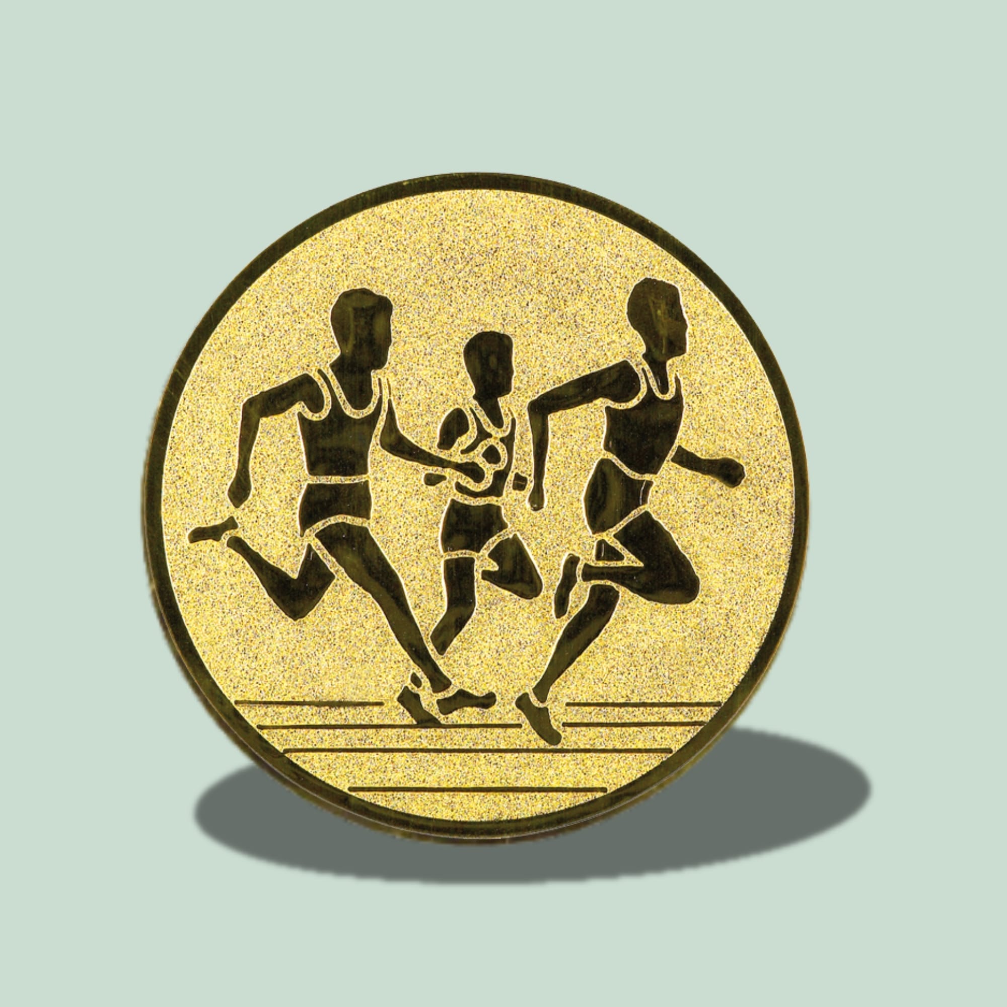 EMBLEM49 - LØB FLERE Gyldent medalje med løbere indgraveret.