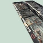 Nummerpladeholder med teksten 'Verdens bedste mormor'.