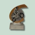 Motorsport trofæ med motorcykel og fører