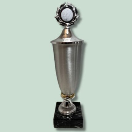 Sølv trofæ på sort marmorsokkel