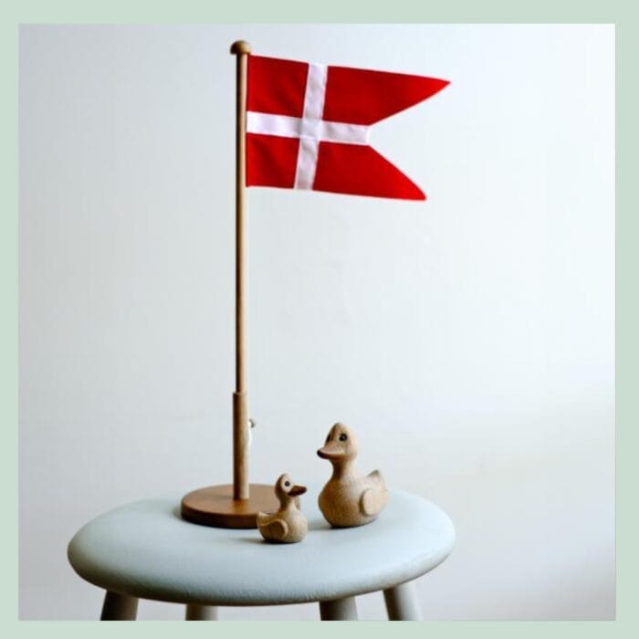 Træfigur -Flag 39 cm - Hjortlund & Bøgh Gravering - 95000061100 FLAG 38 CM MED GROeN