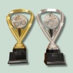 To cykelpokaler i guld og sølv.