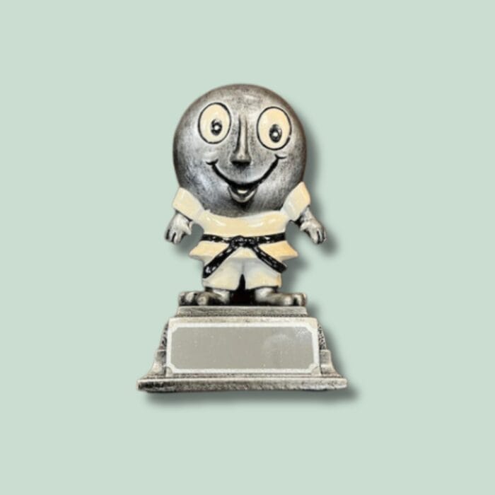 Statuette - Kampsport - Hjortlund & Bøgh Gravering - FODNOTEN 48 MED GROeN