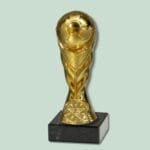 Statuette - Fodbold på guld søjle