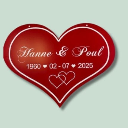 Rødt hjerte med navn og dato