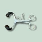 Medicinsk tang på lys baggrund